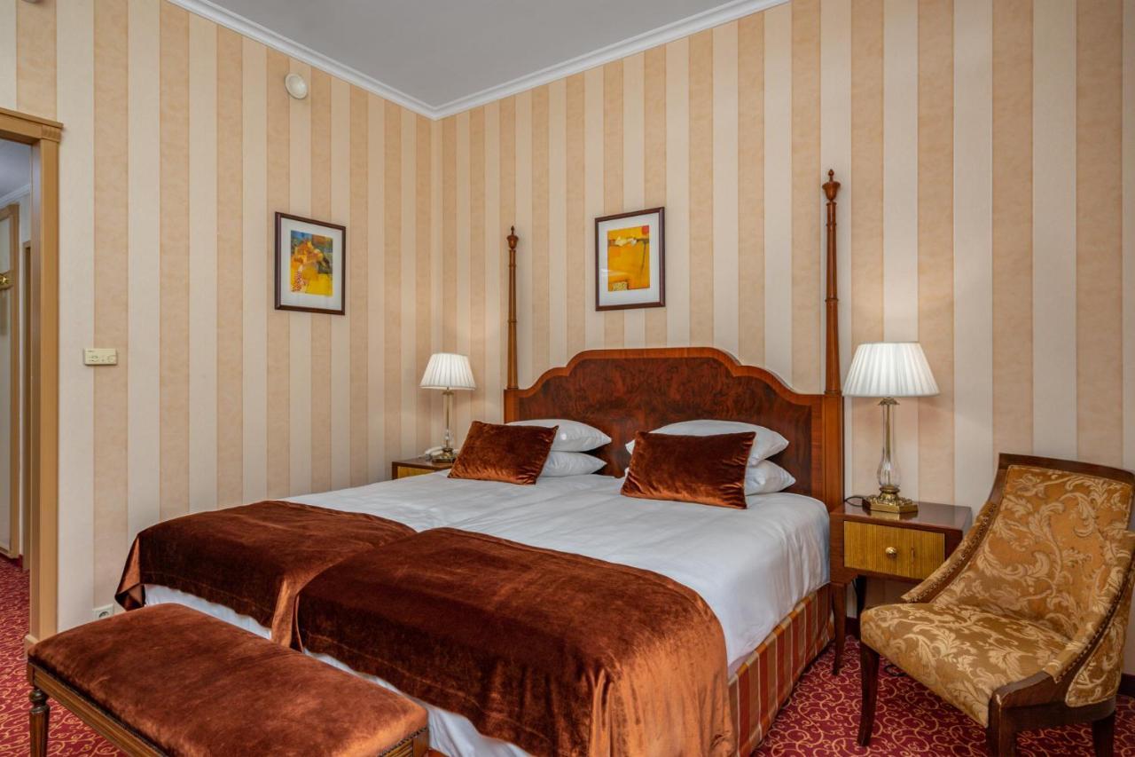 Deluxe Twin Room Wellness Fitness Access
