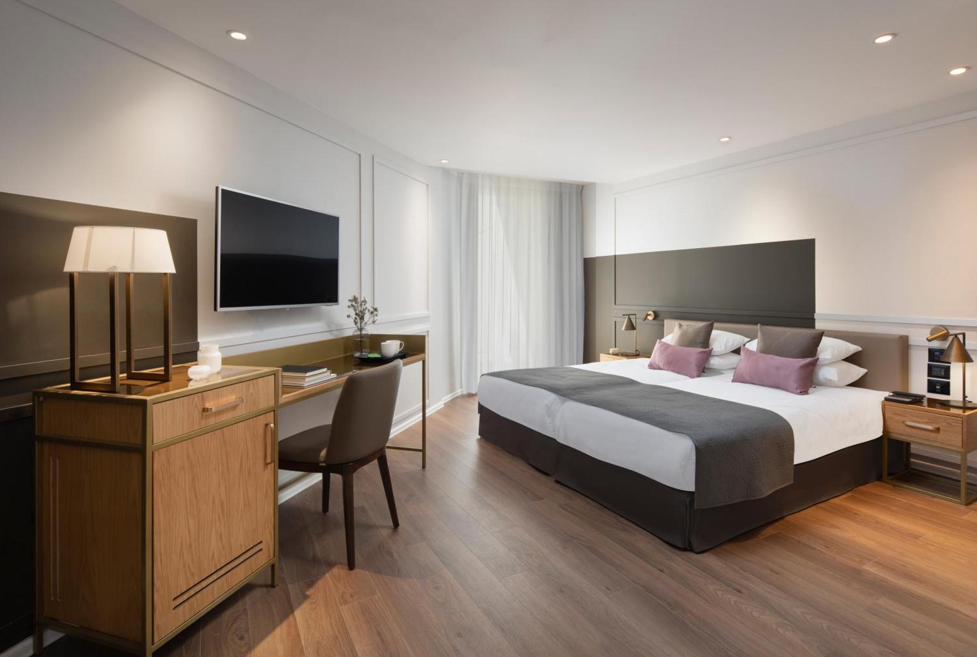 Deluxe Double or Twin Room
