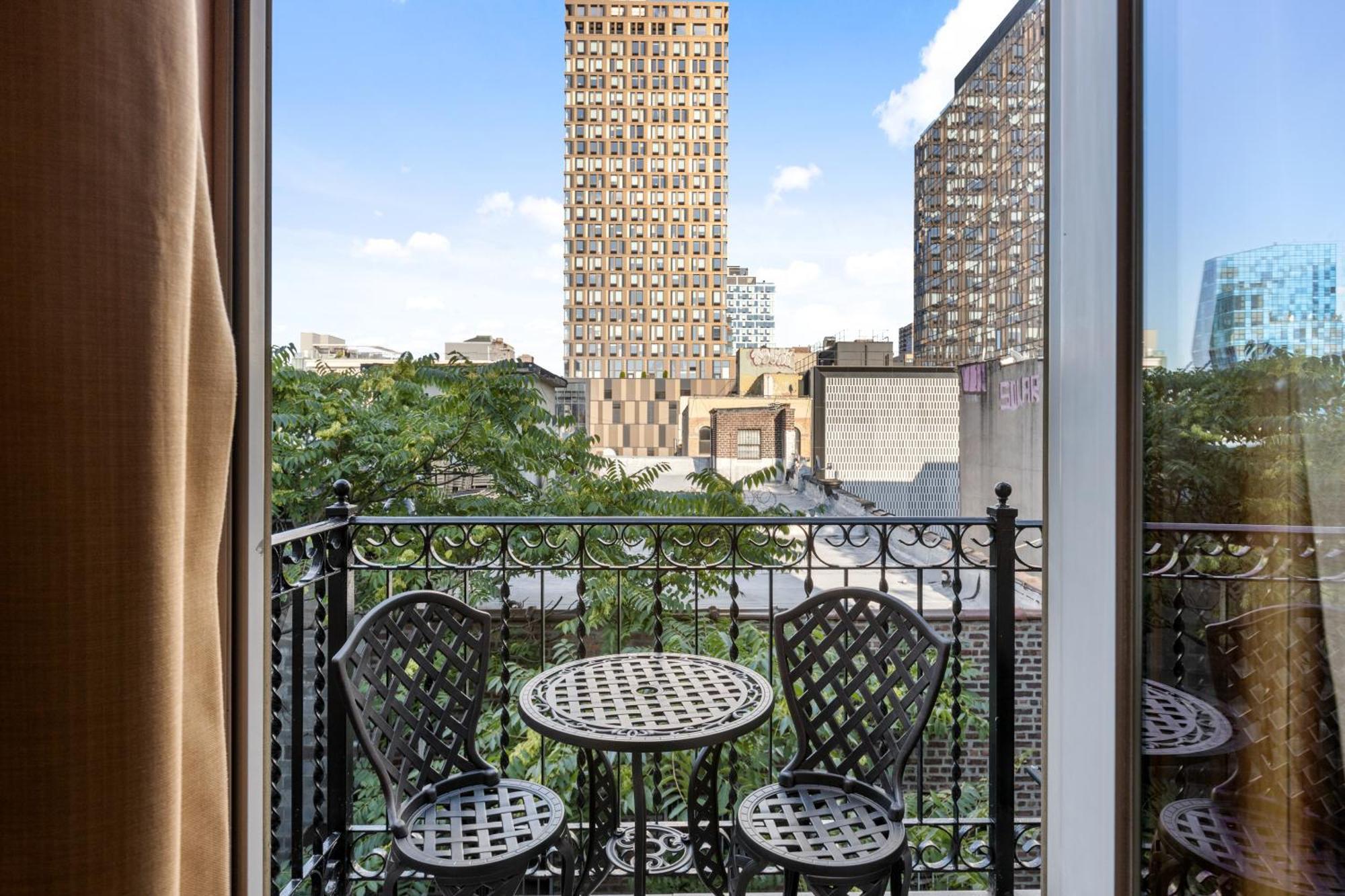 Pied a Terre Shared Balcony