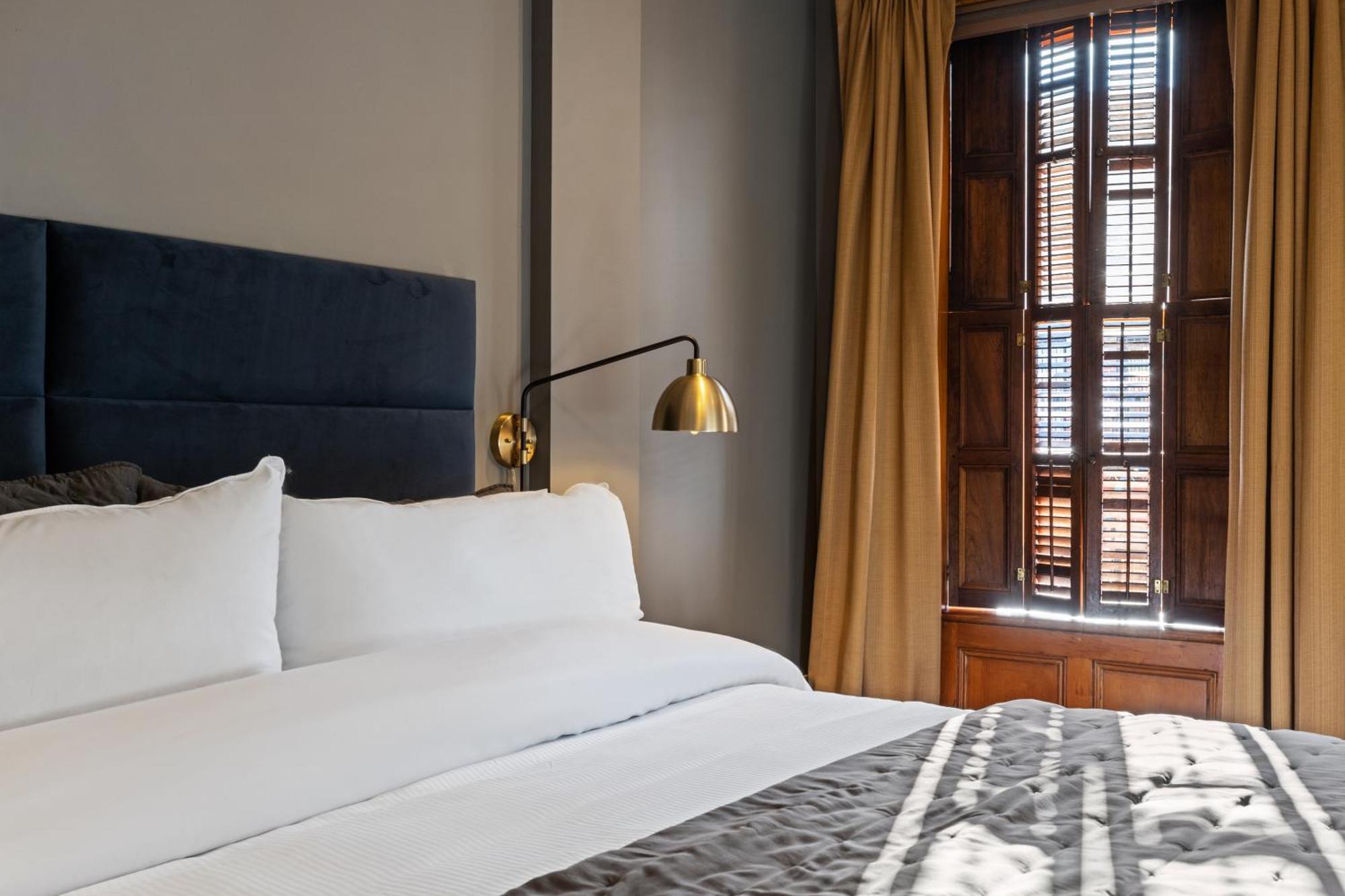Pied a Terre Shared Balcony