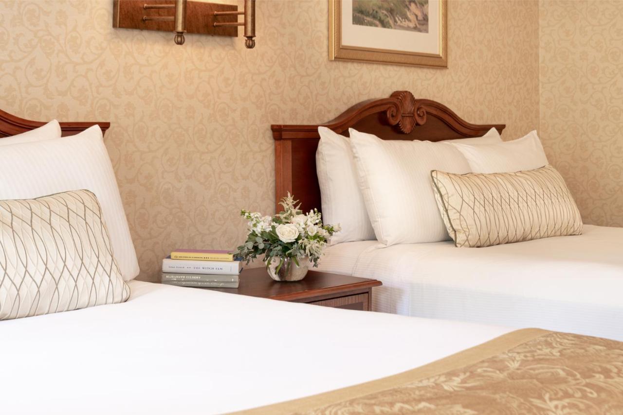 Deluxe Two Queen Room Stair Access Only