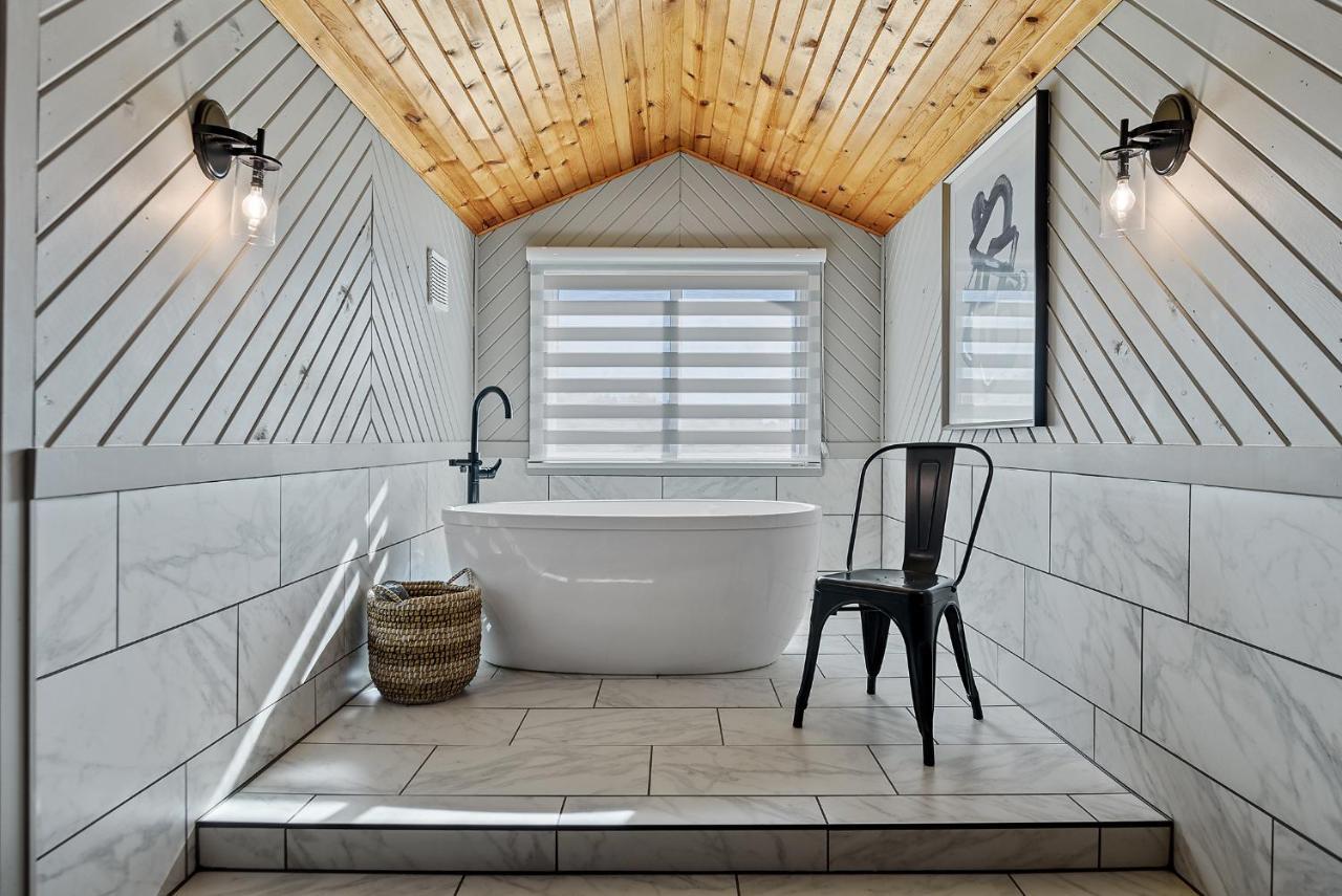 King Suite Spa Bath