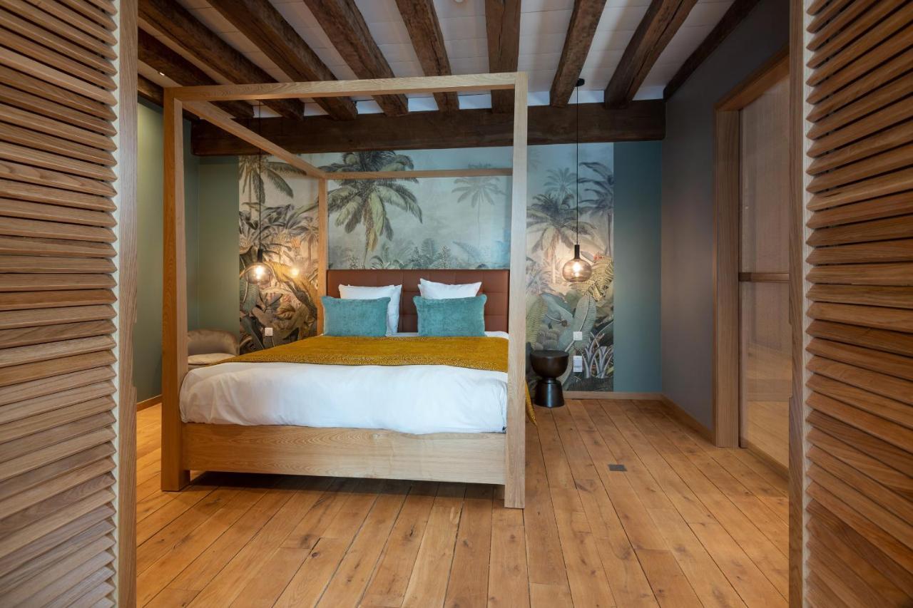 Deluxe Suite canal view
