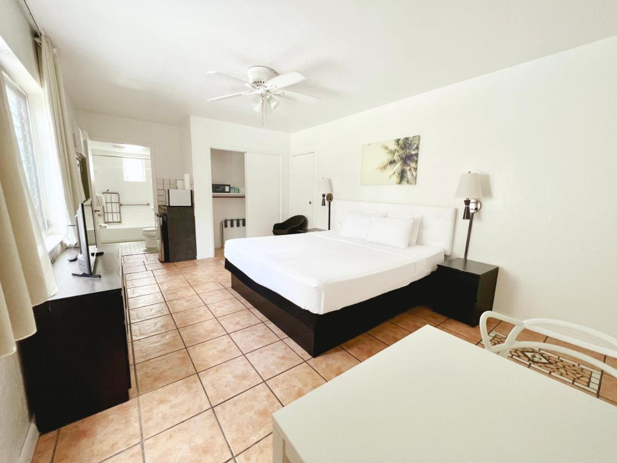 Studio King bed Accessible
