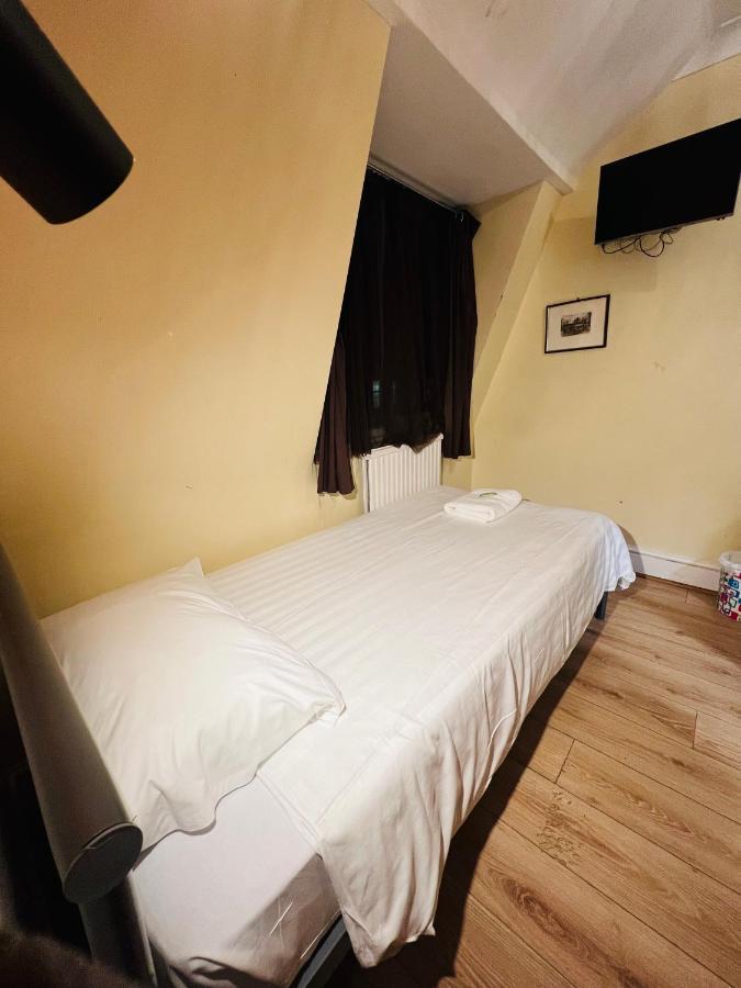 Single Room Private Bathroom