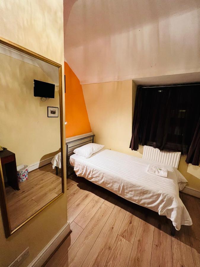 Single Room Private Bathroom