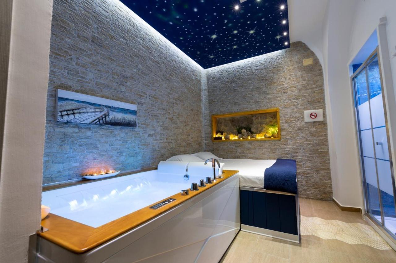 King Room Spa Bath