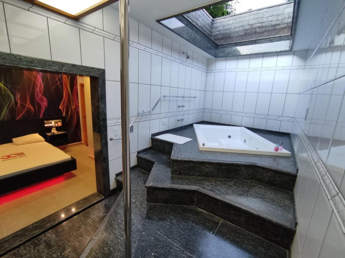 Deluxe Suite Spa Bath