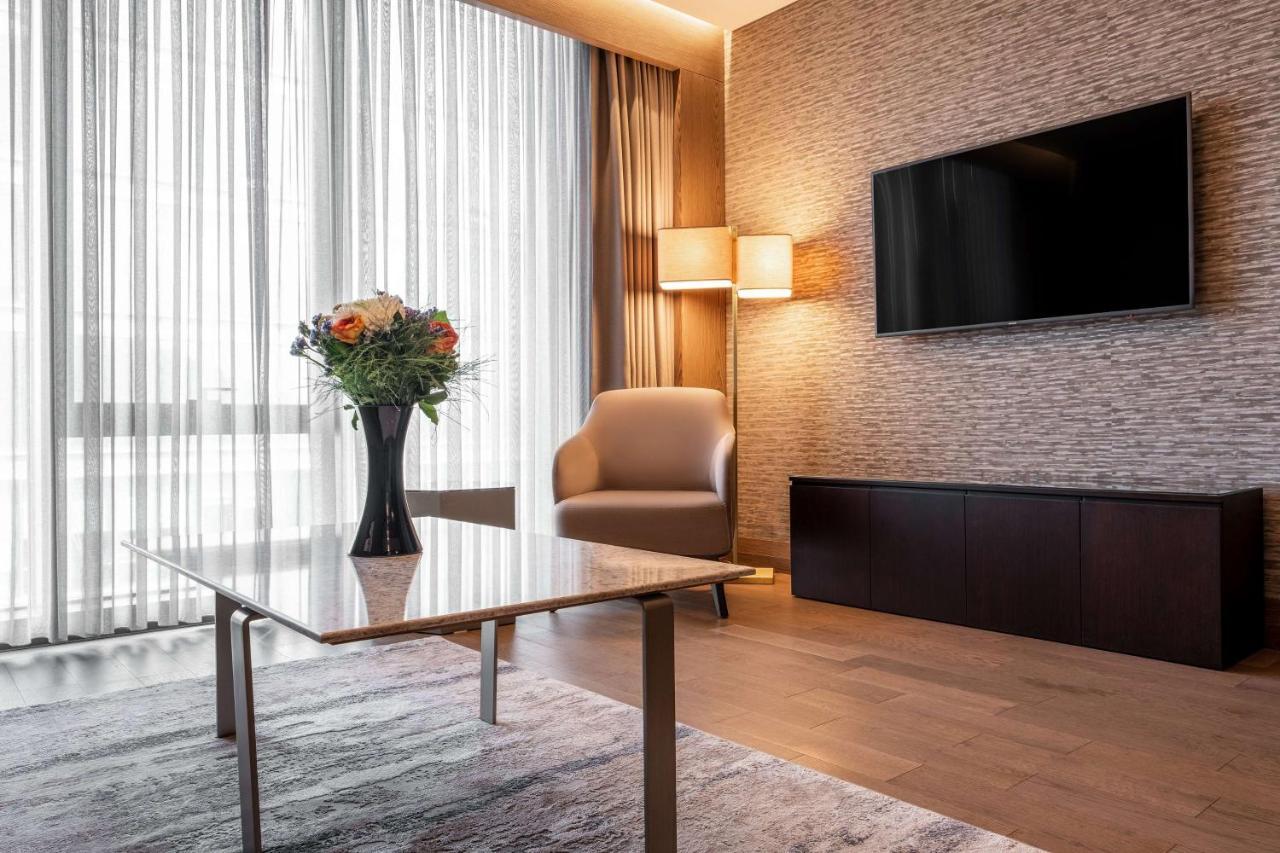 Suite One Bedroom City Forest View Lounge Access