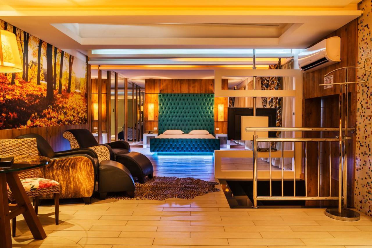 Deluxe King Suite