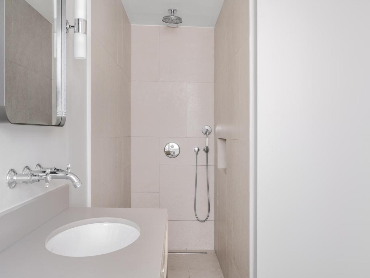 Medium Room