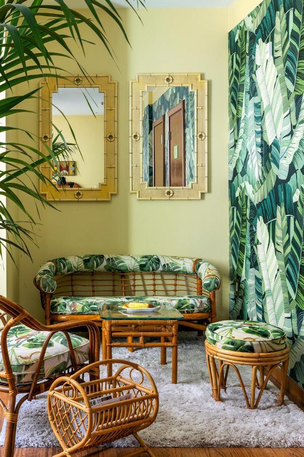 Deluxe Queen Suite