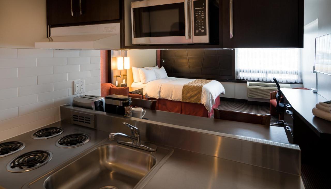 Queen Suite Kitchenette