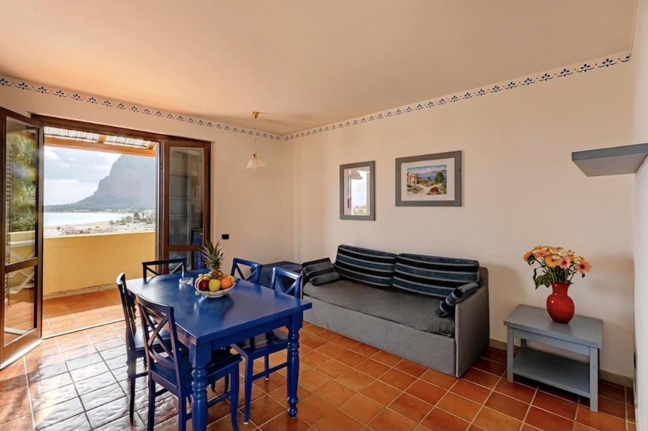 One-Bedroom Apartment Sea View