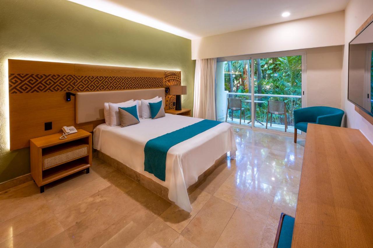 Accessible Queen Room Garden View One Queen Bed Non-Smoking