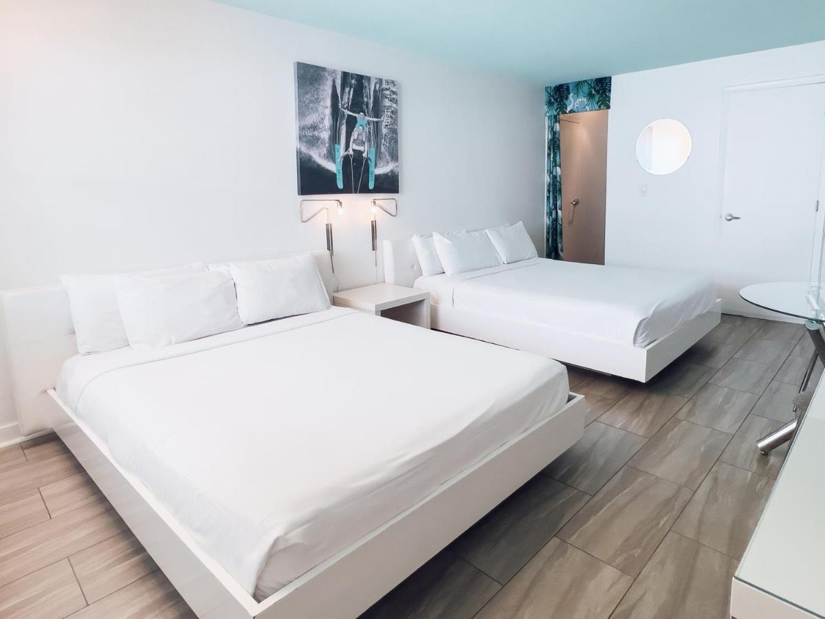 Studio Two Queen Beds