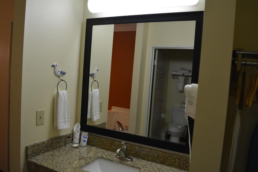 Queen Room - Non-Smoking,1227702572:JPEG