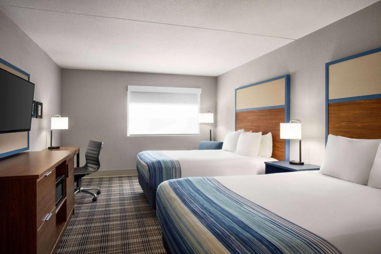 2 Queen Beds Exterior Room Non-Smoking