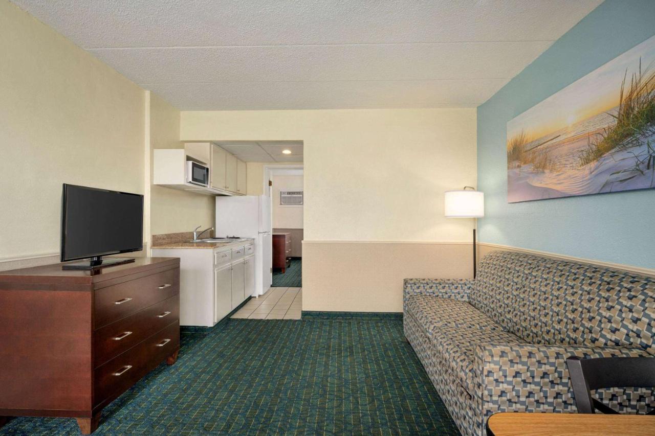 One-Bedroom Suite with Two Double Beds - Non-Smoking,1294052722:JPEG