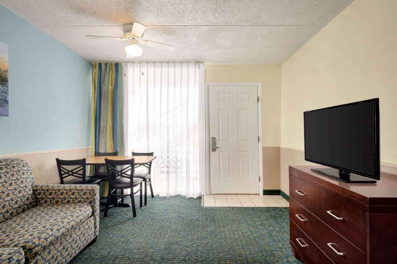 One-Bedroom Suite Two Double Beds Non-Smoking