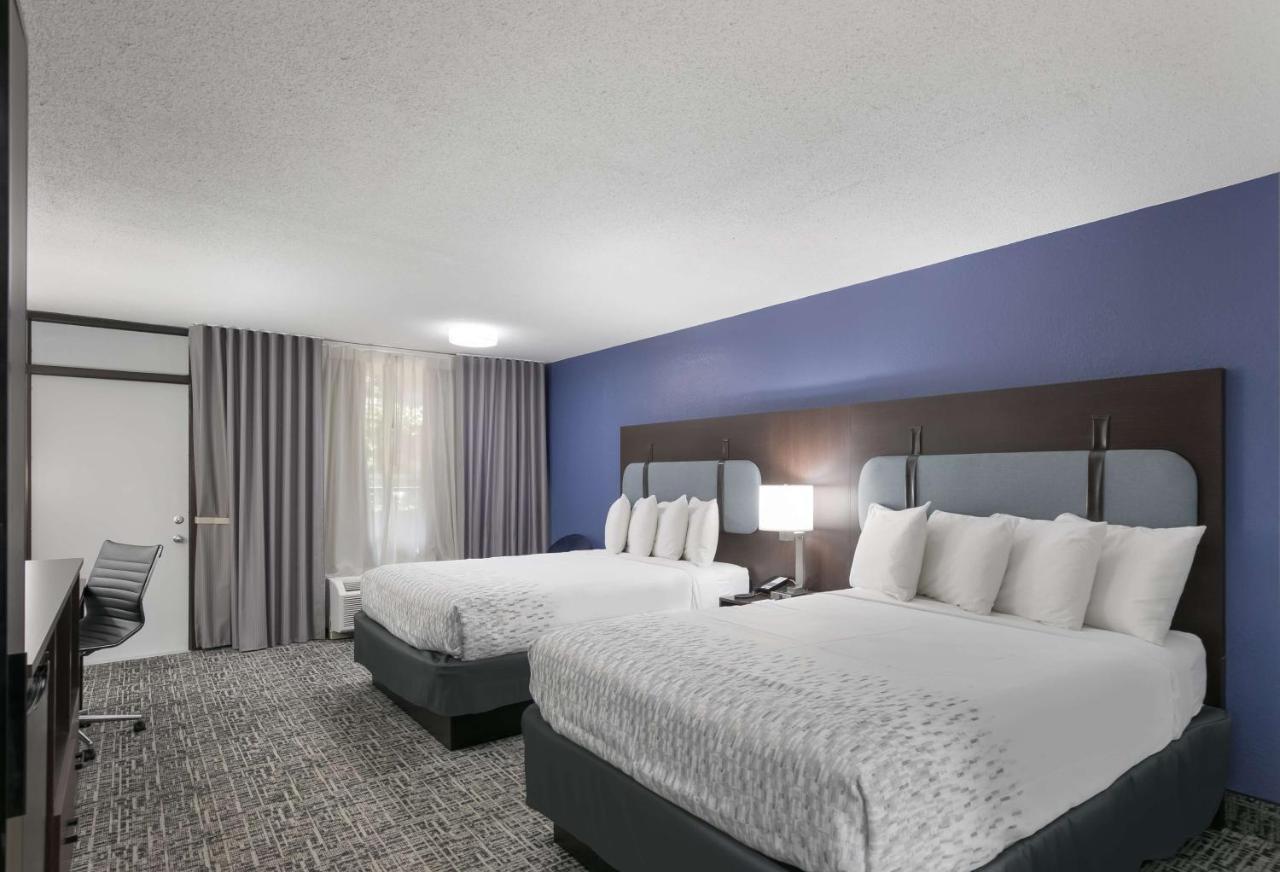 Queen Room with Two Queen Beds with Balcony,1294463434:JPEG