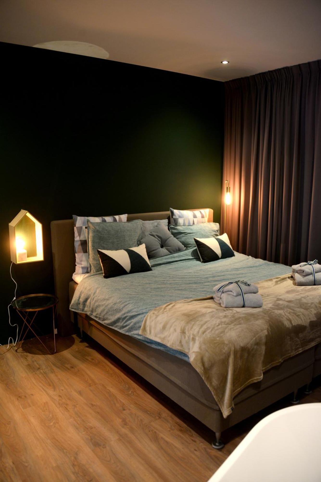 Deluxe Double Room Bath