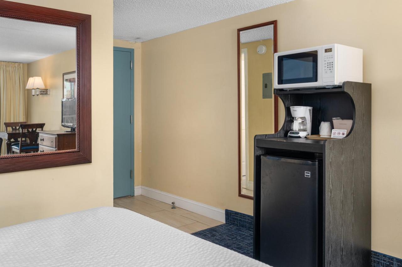 Queen Room Two Queen Beds City View No Pets Allowed