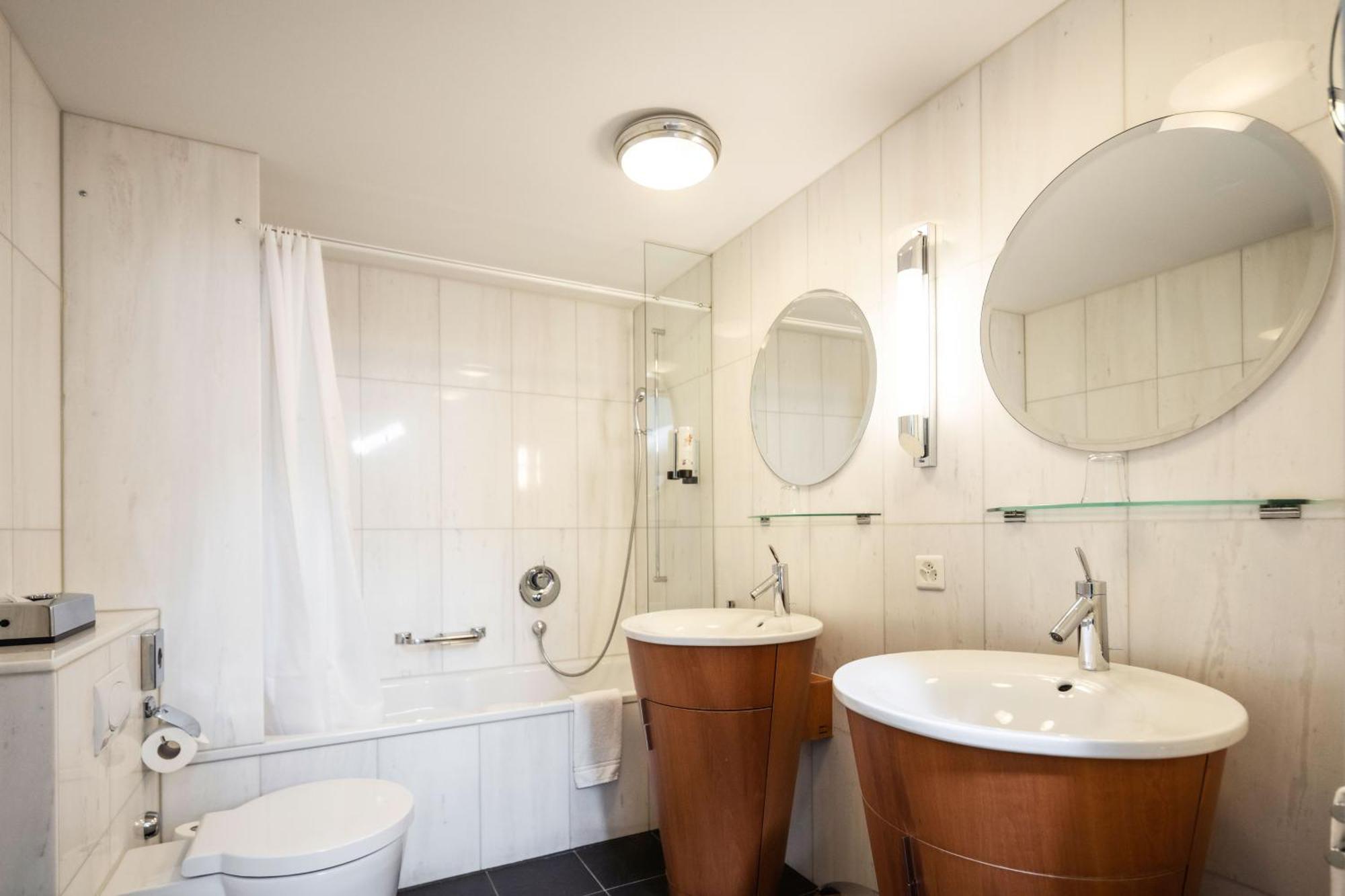 Deluxe Double or Twin Room Lake View
