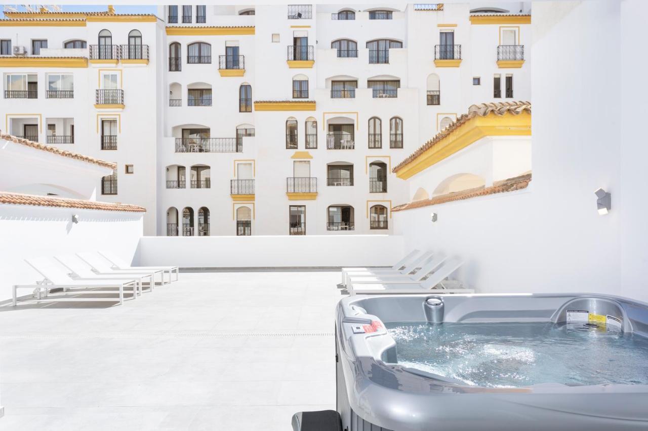 Deluxe Three-Bedroom Apartment City View Hot Tub