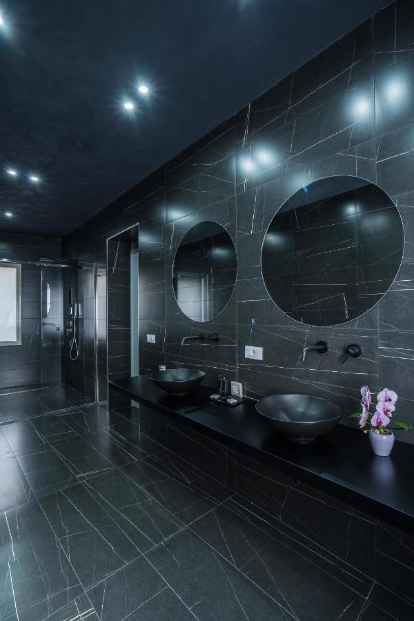 King Suite Spa Bath