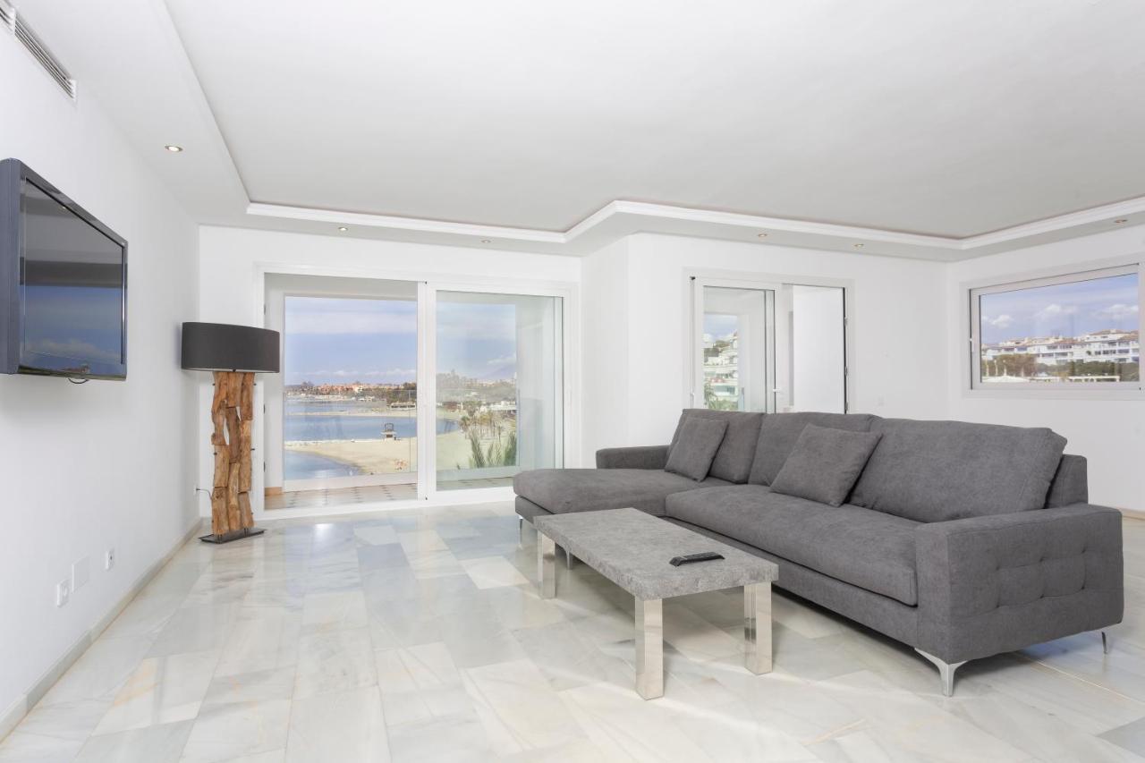 Deluxe Three-Bedroom Apartment Sea View