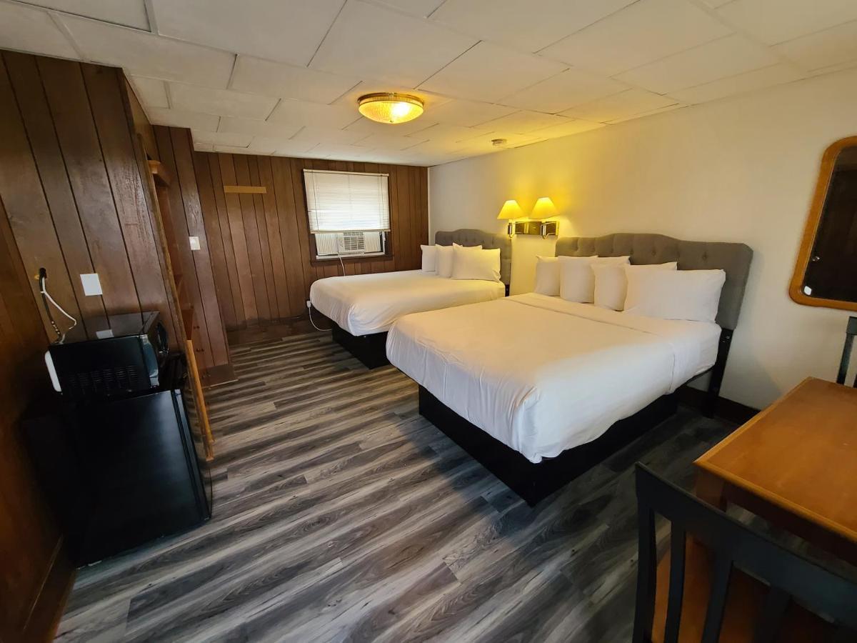 Standard Queen Room Two Queen Beds