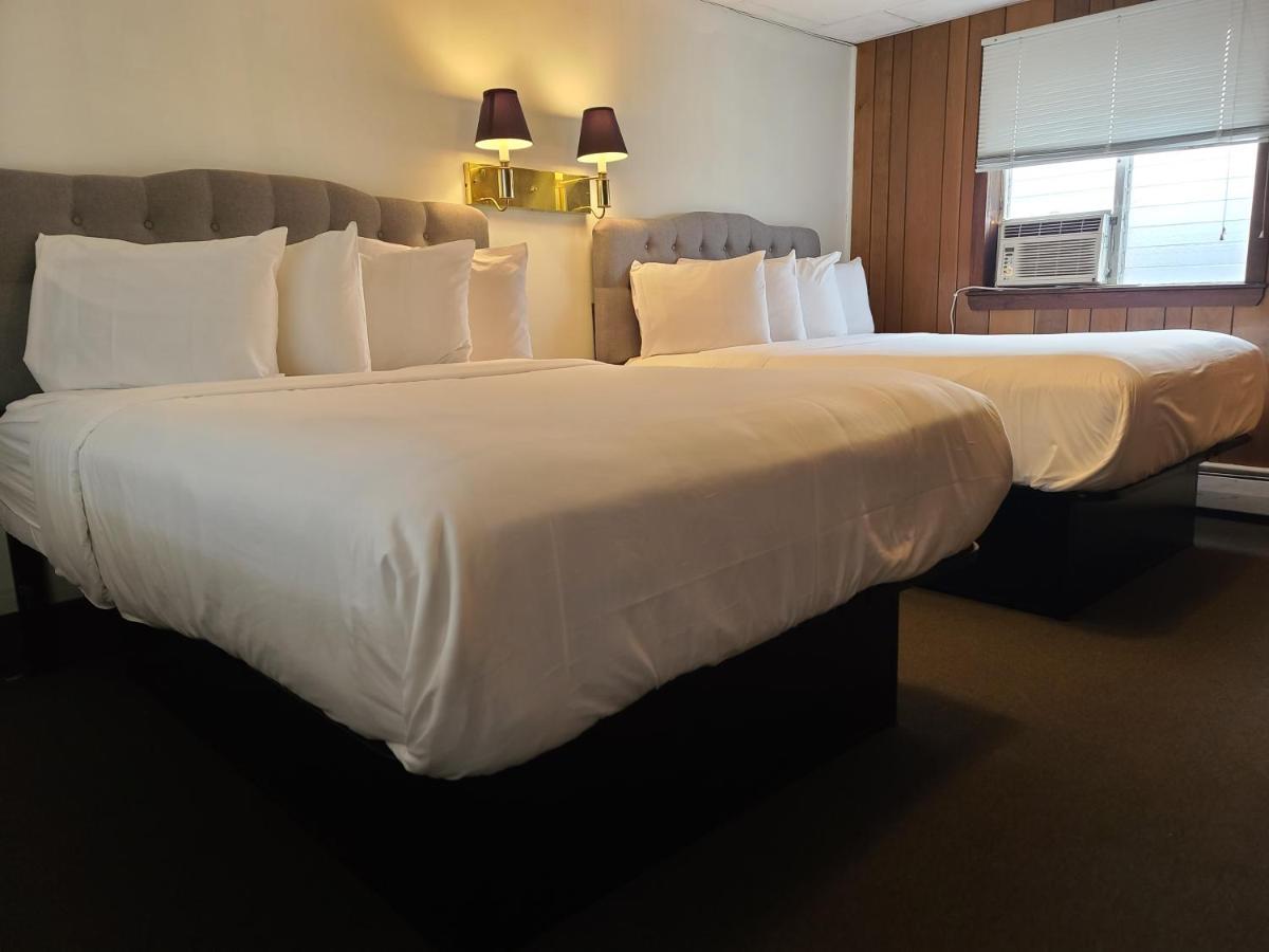 Standard Queen Room Two Queen Beds