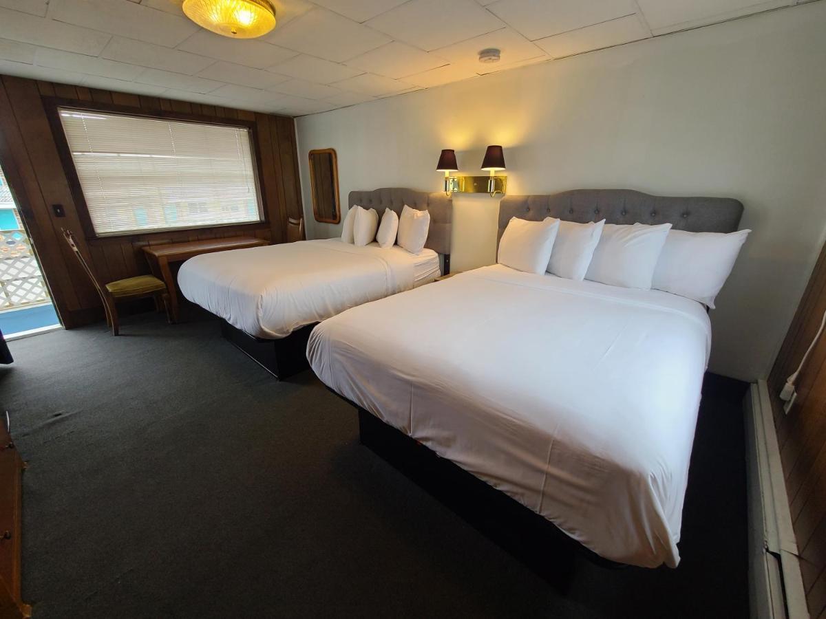 Standard Queen Room Two Queen Beds