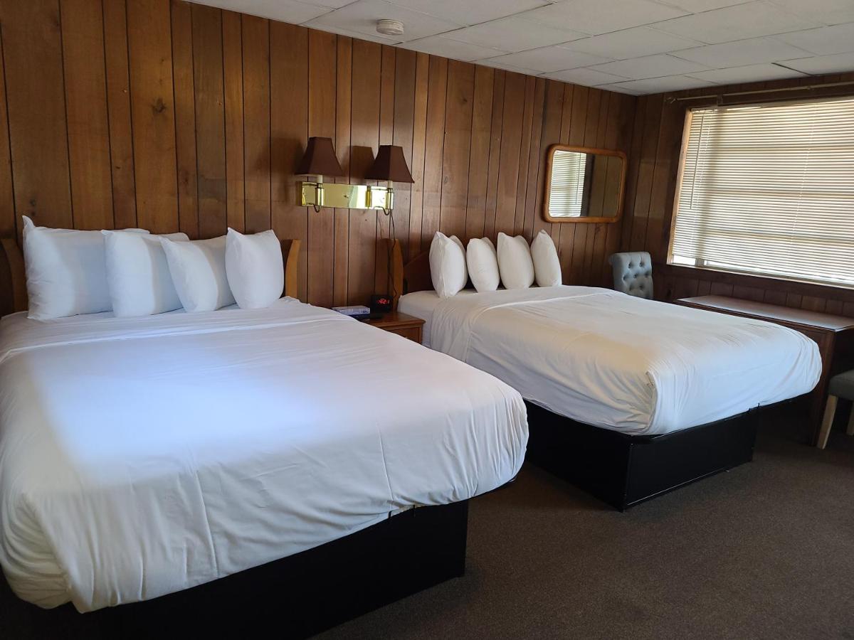Standard Queen Room Two Queen Beds