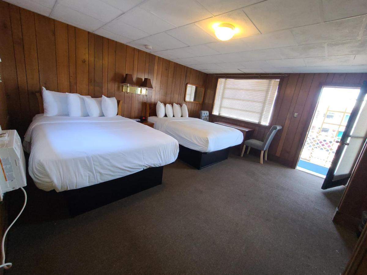 Standard Queen Room Two Queen Beds