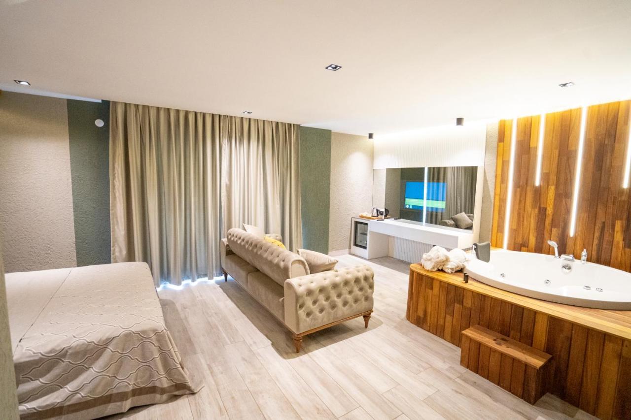Deluxe Room Jacuzzi Garden View