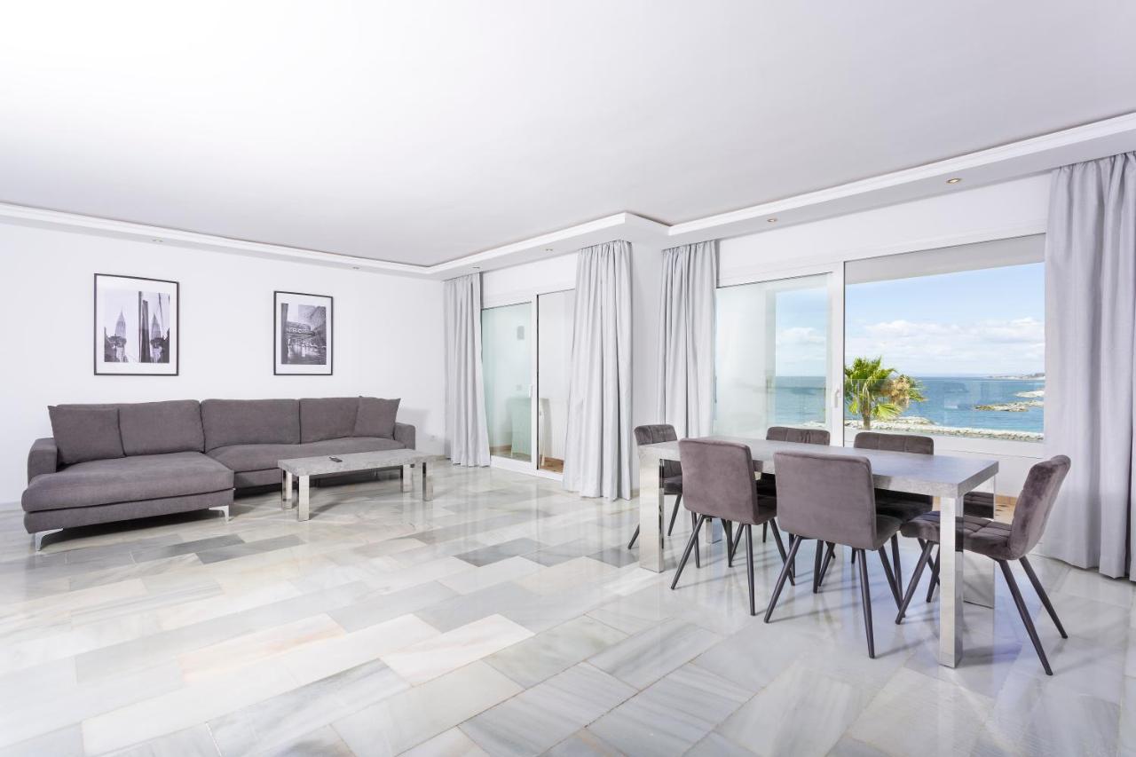 Deluxe Three-Bedroom Apartment Sea View Hot Tub