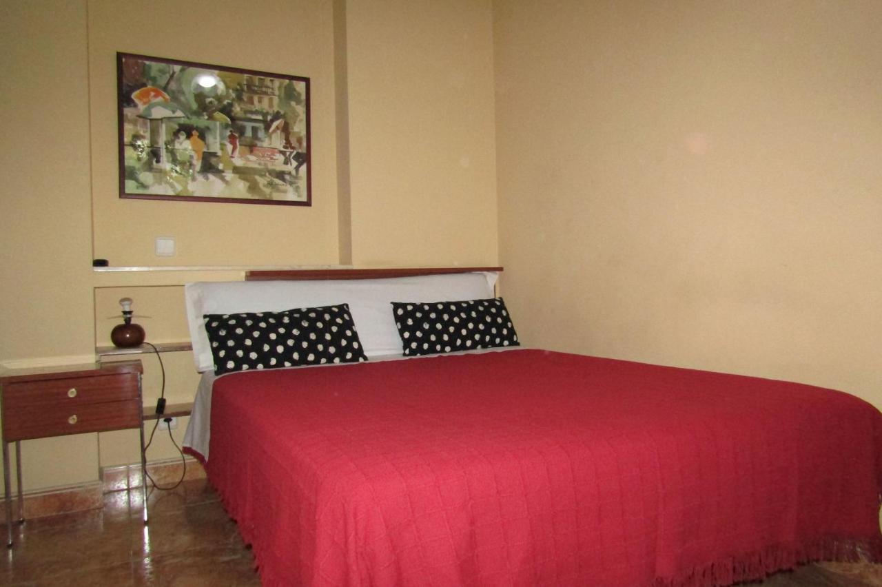Habitación Doble con aseo compartido y ducha y lavabo privados