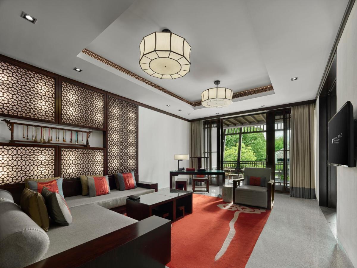 Premier Water Terrace Suite