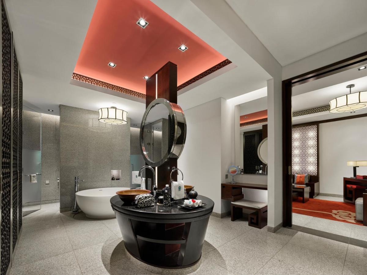 Premier Water Terrace Suite
