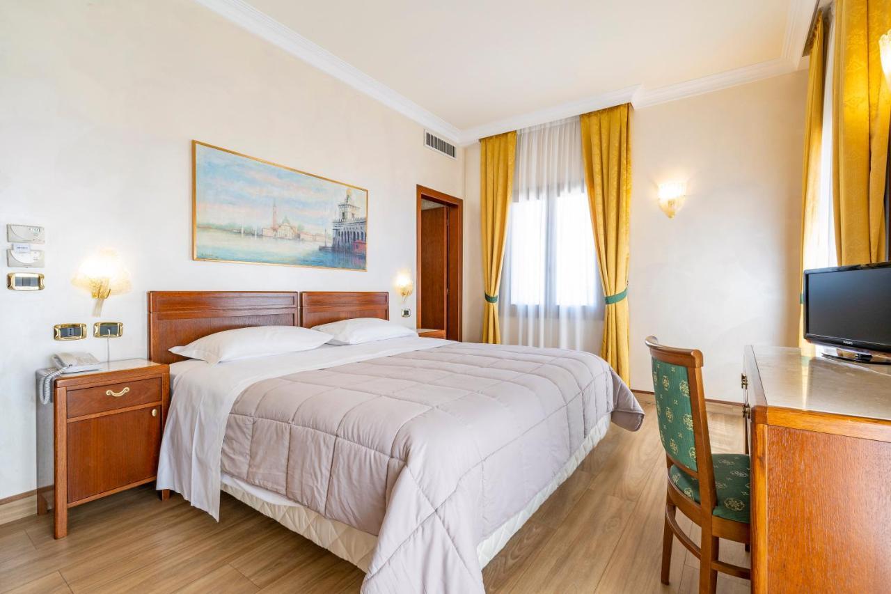 Double or Twin Room,1274574418:JPEG