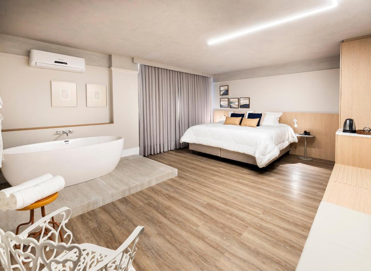 Deluxe Double Room Bath