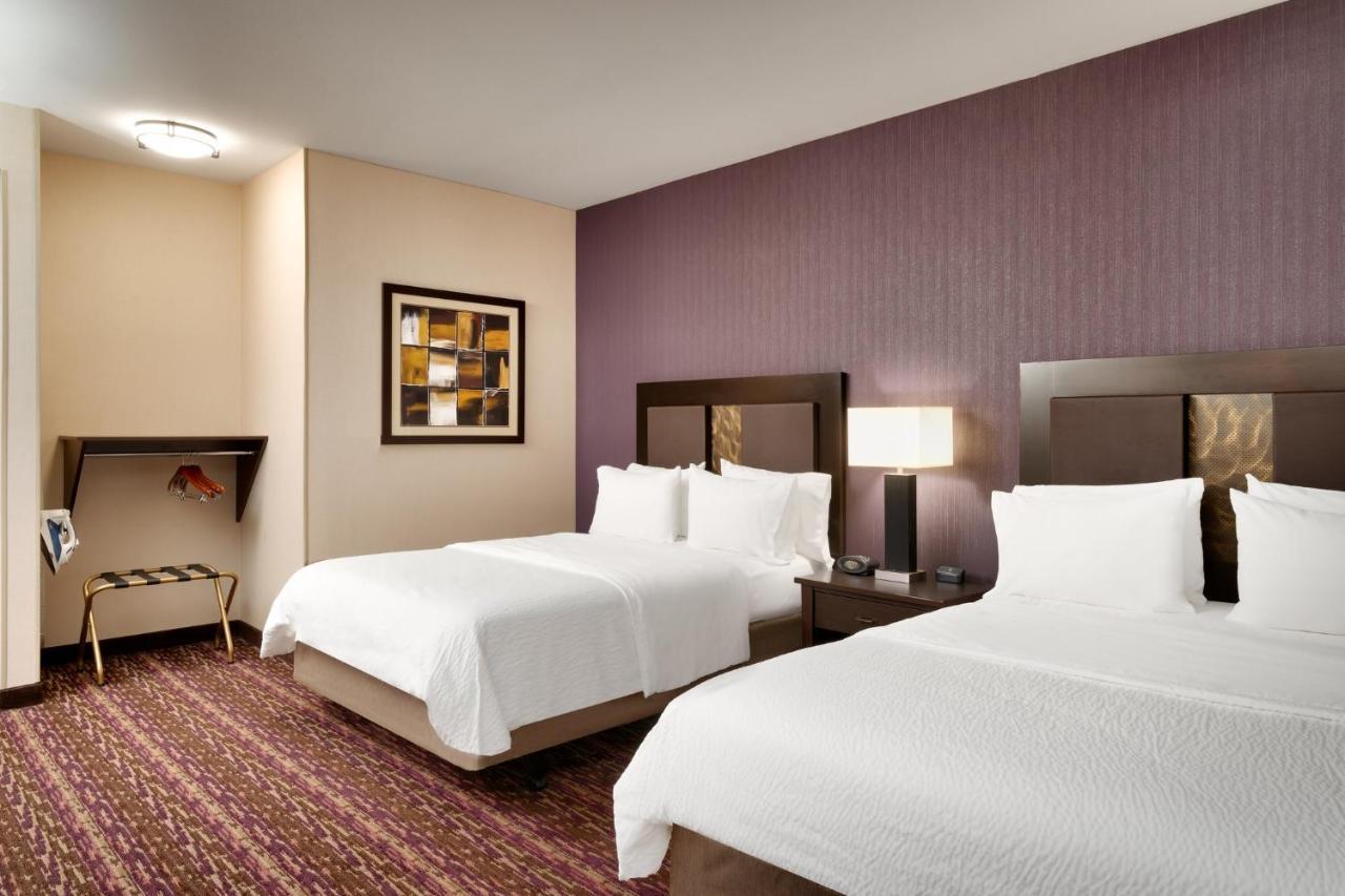 Queen Room Two Queen Beds Hearing Accessible Roll Shower Non-Smoking
