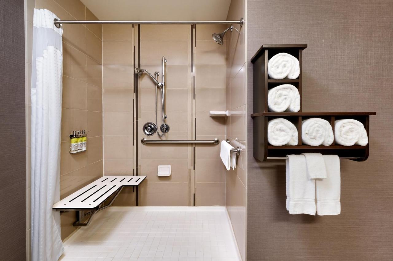Queen Room Two Queen Beds Hearing Accessible Roll Shower Non-Smoking