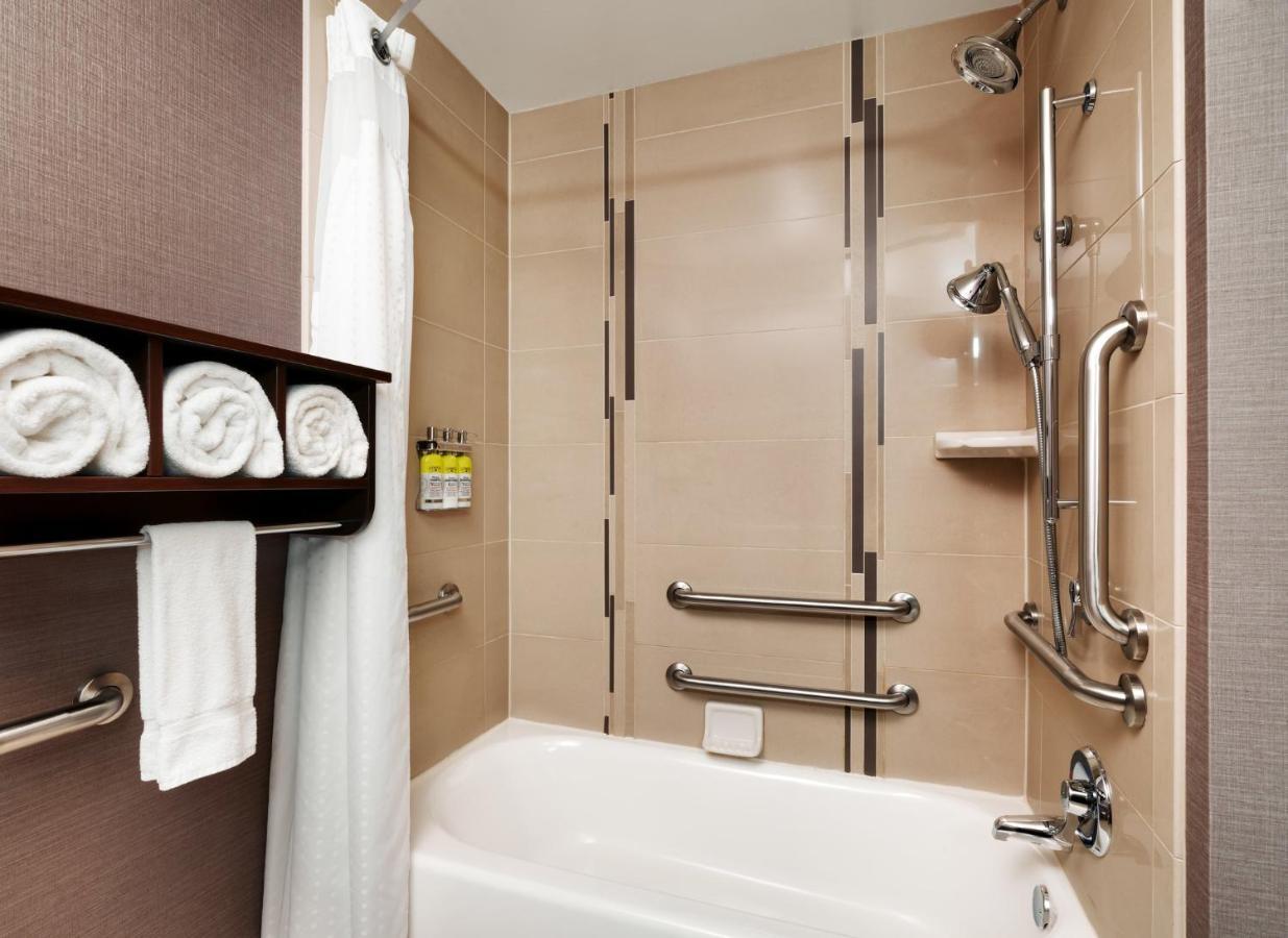 Standard King Room Accessible Tub Mobility Access