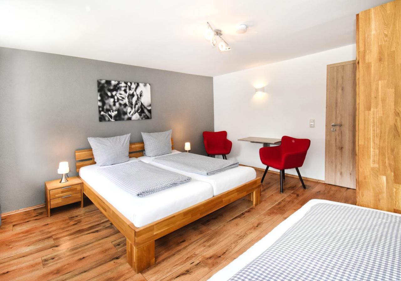 Dreibettzimmer mit eigenem externen Bad