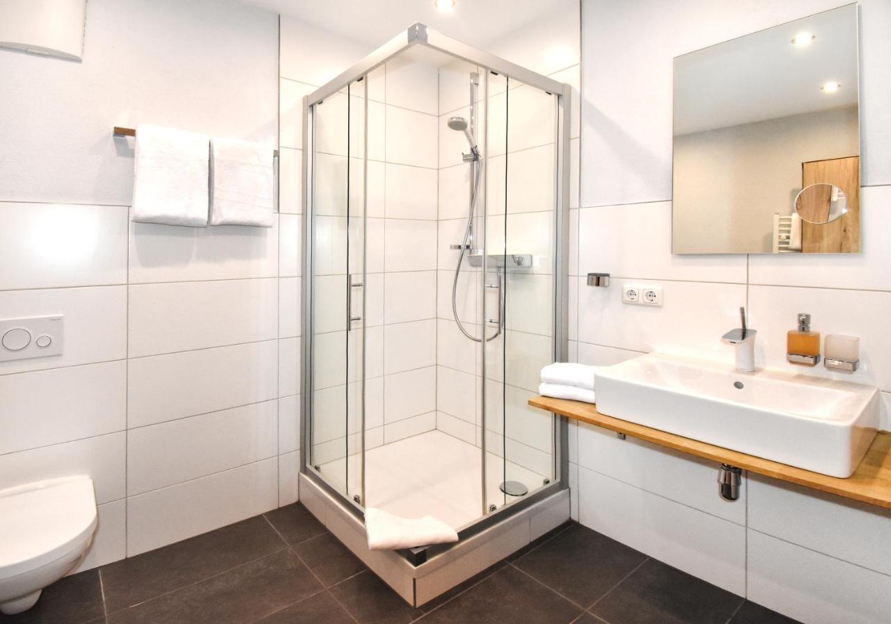 Twin Room Private External Bathroom