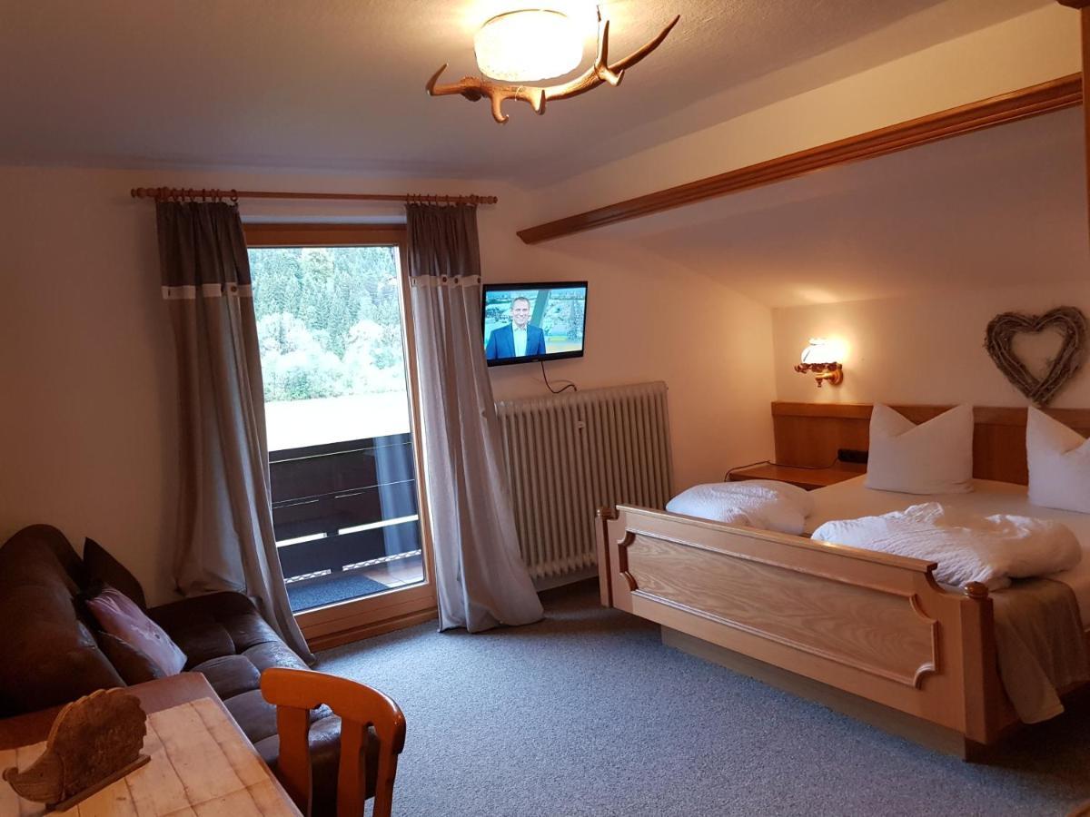 Doppelzimmer mit Balkon (2 Erwachsene + 1 Kind)