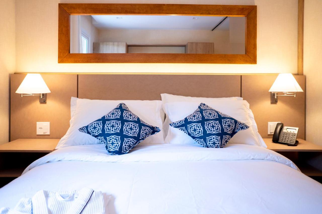 1 Queen Bed Standard Non-Smoking